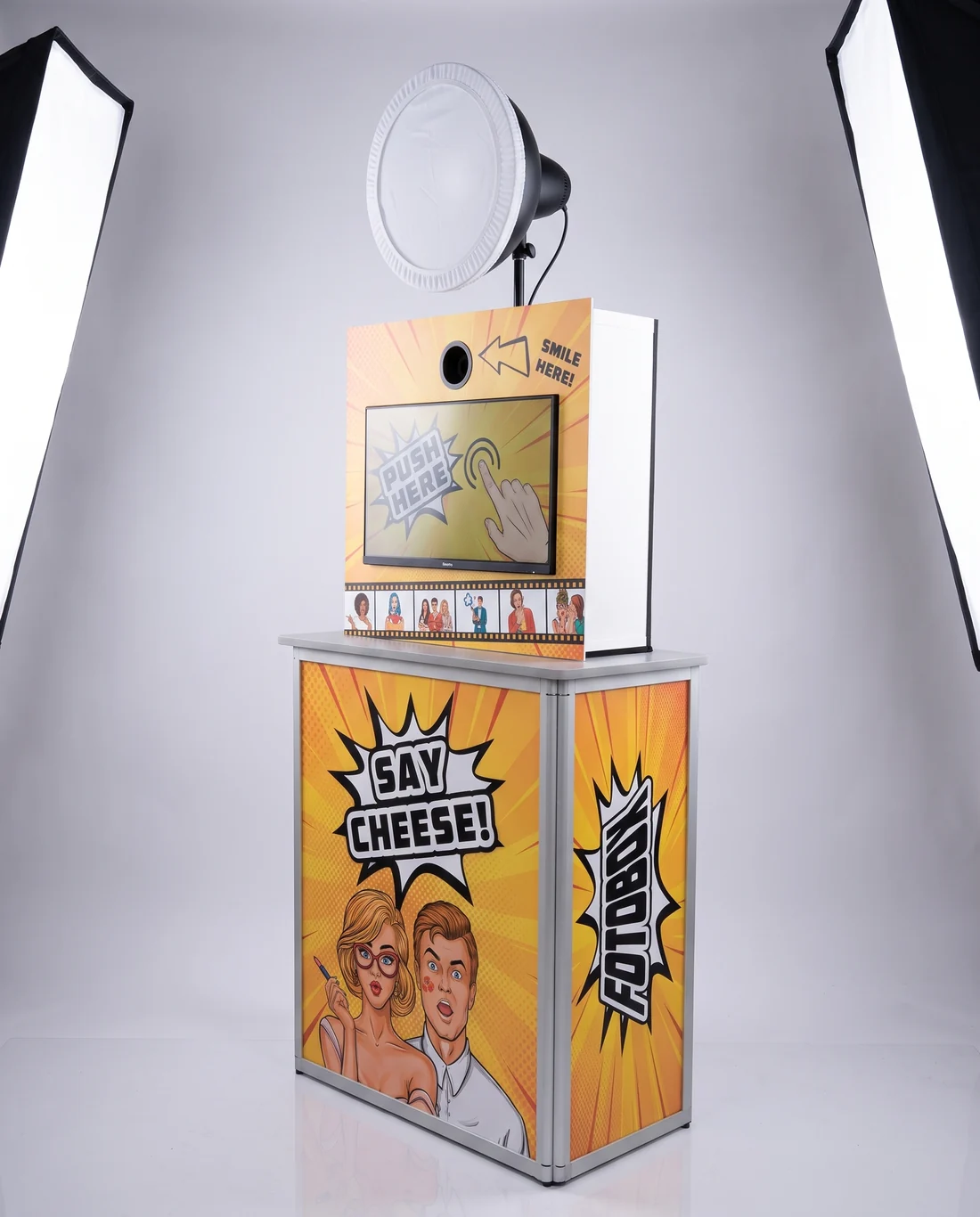Die Mainfotobox mit Studioblitz, Touchscreen und bedrucktem Thekenunterbau